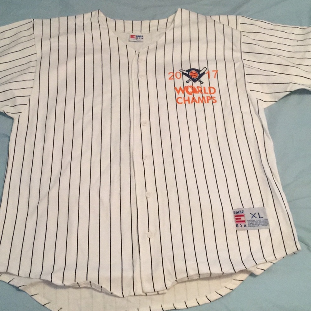 Astros shirt buttons